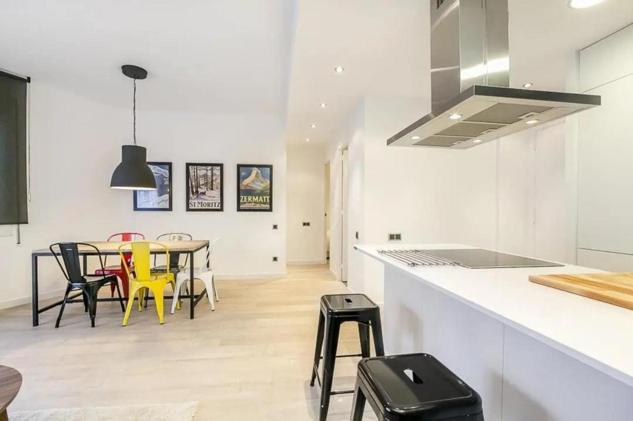 51Sam1021 - Modern Apartment Near Montjuic Barcelona Exterior photo