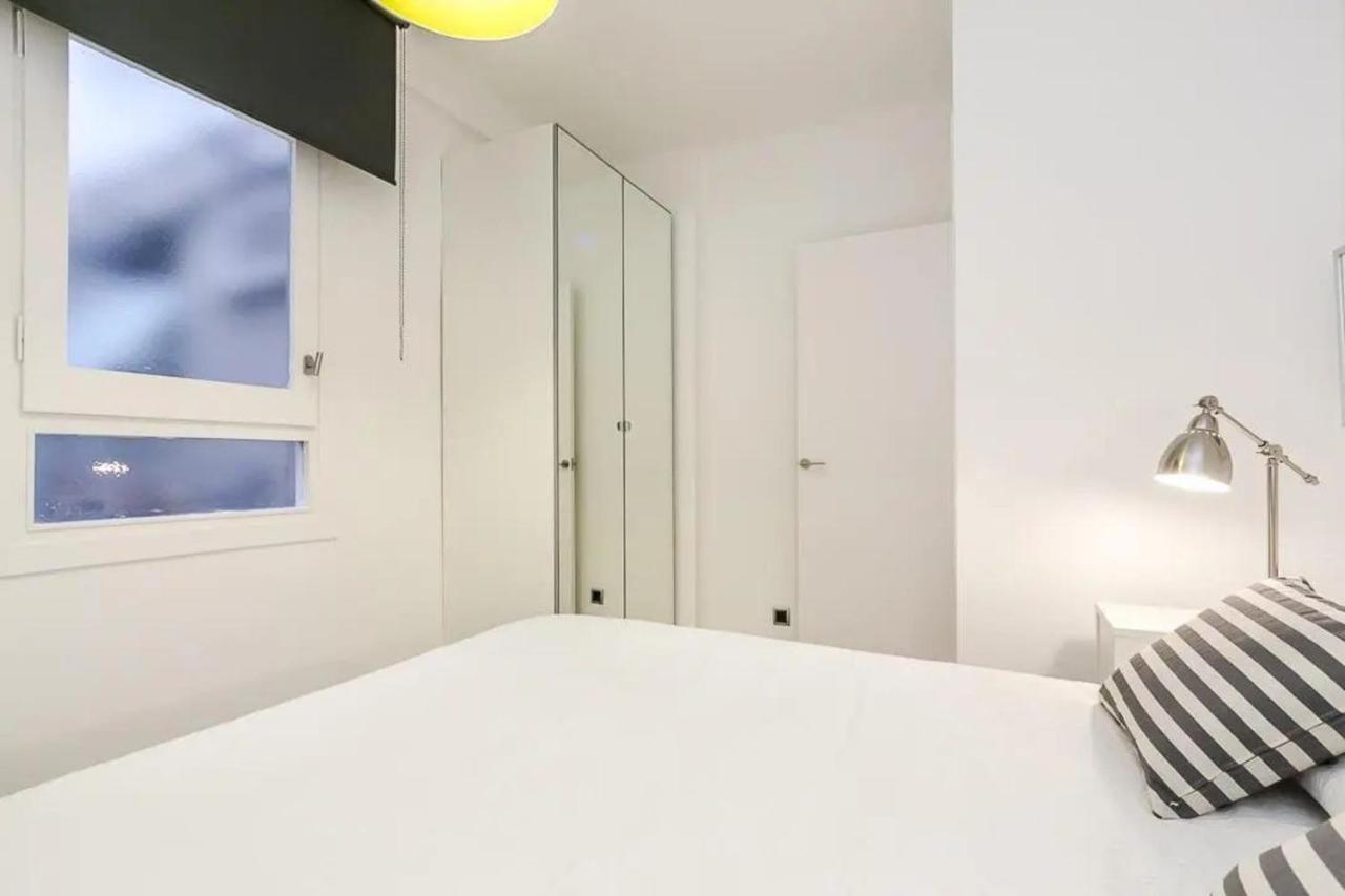 51Sam1021 - Modern Apartment Near Montjuic Barcelona Exterior photo